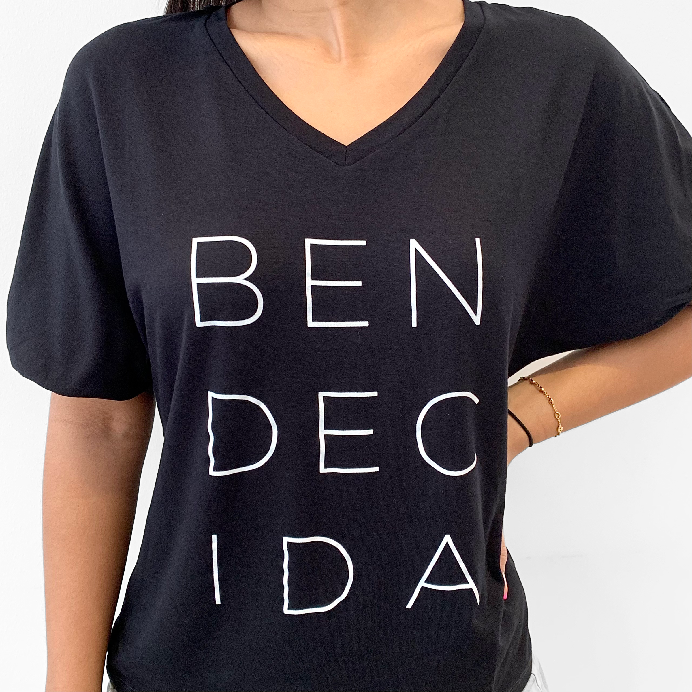 Bendecida Camisa negra
