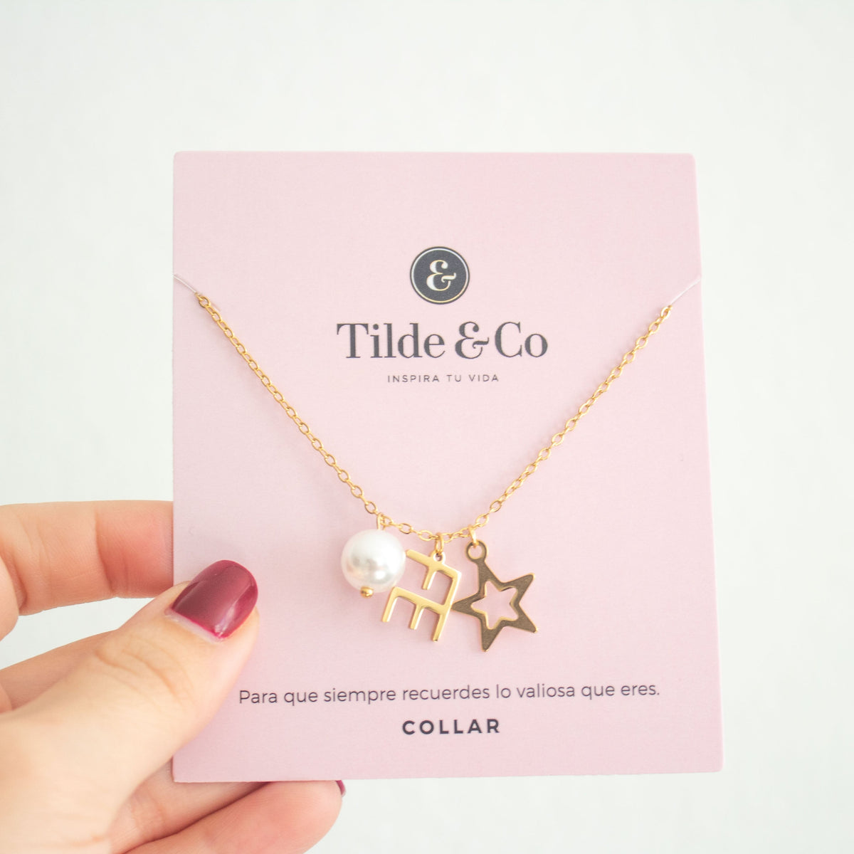 Collar Fe de Tilde and Company 