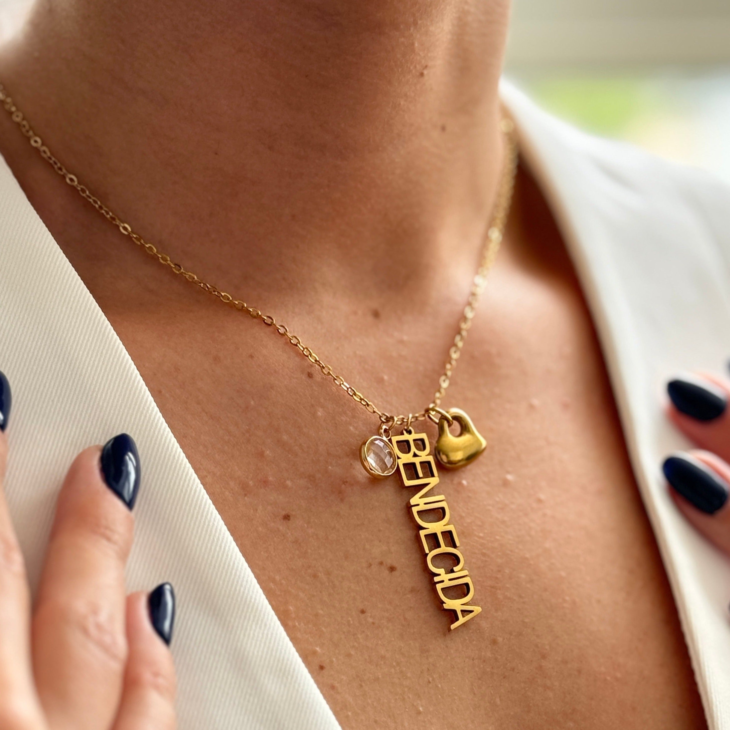 Collar: Bendecida