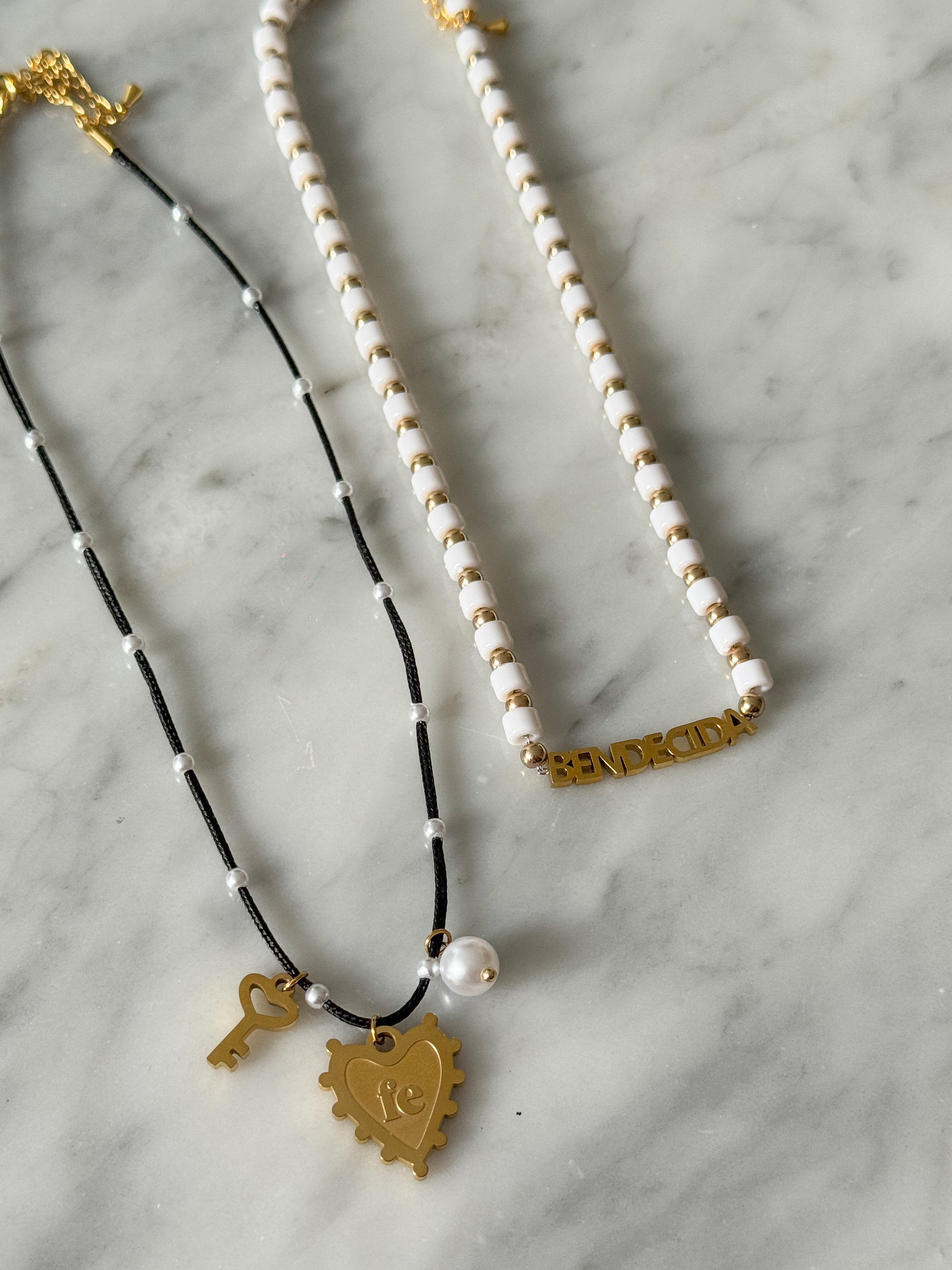 Collar: Bendecida